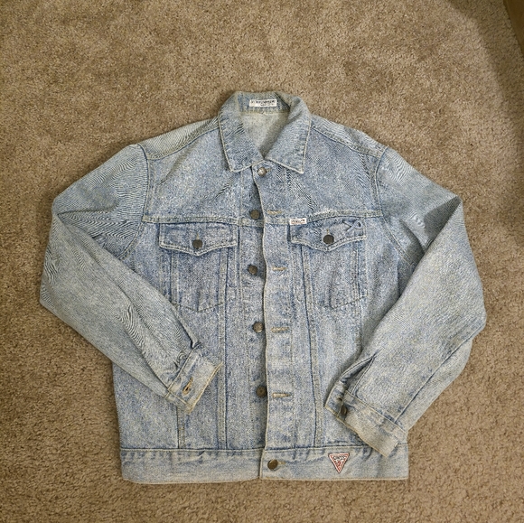 Guess - Picture 1 of 4